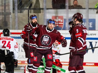 Radosť hráčov Lotyšska.