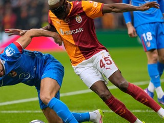 David Hancko a Victor Osimhen.