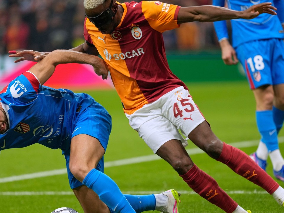 David Hancko a Victor Osimhen.