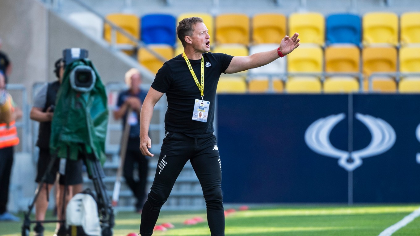 Tréner Jozef Kostelník.
