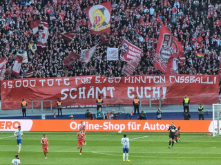 Odkaz fanúšikov Bayernu Mníchov katarským organizátorom MS vo futbale.