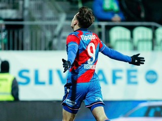 Hráč Plzne oslavuje gól