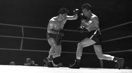 Súboj László Papp vs. Sauveur Chiocca v Paláci športov v Paríži v roku 1961.
