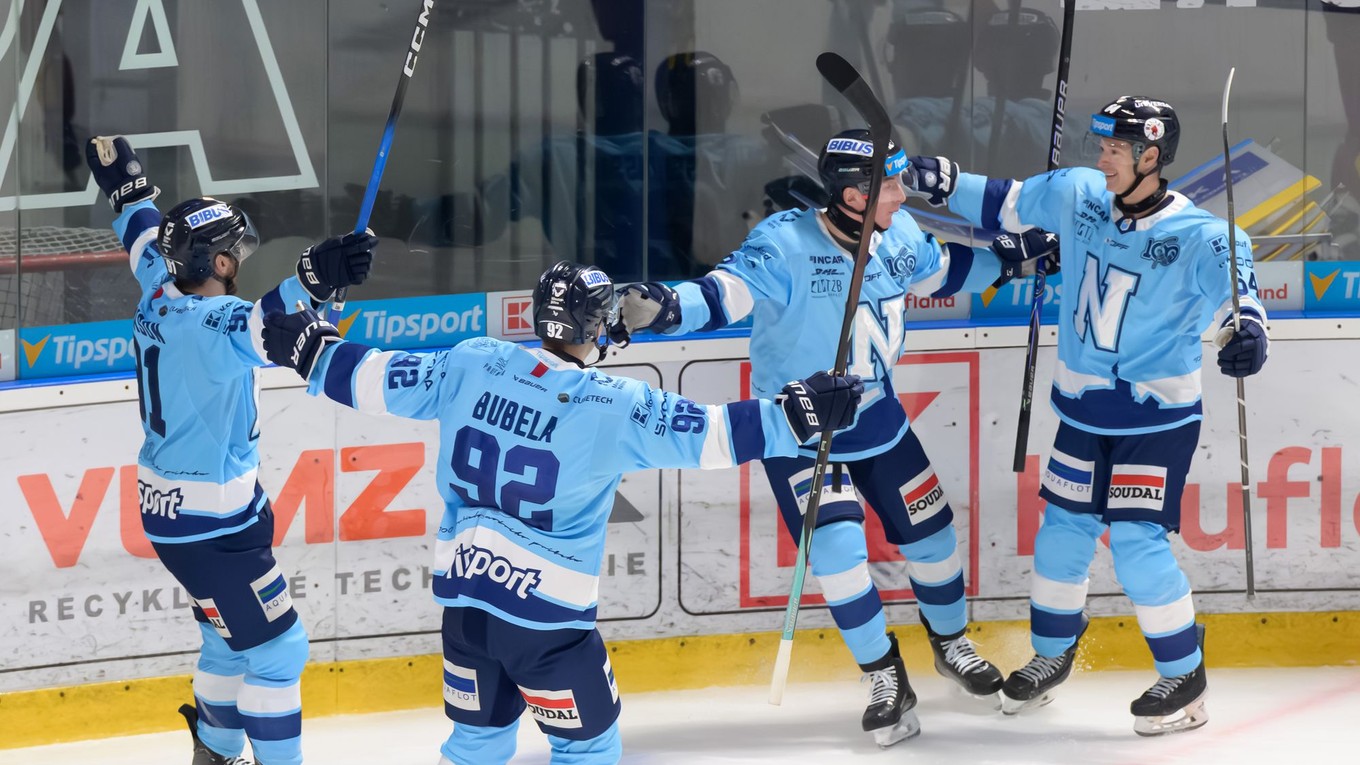 Hráči Nitry sa tešia z gólu.