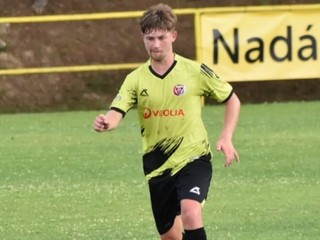 Samuel Urgela v drese Ladomerskej Viesky.
