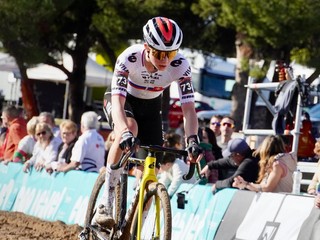 Viktória Chladoňová počas pretekov v cyklokrose v Benidorme 2026.           