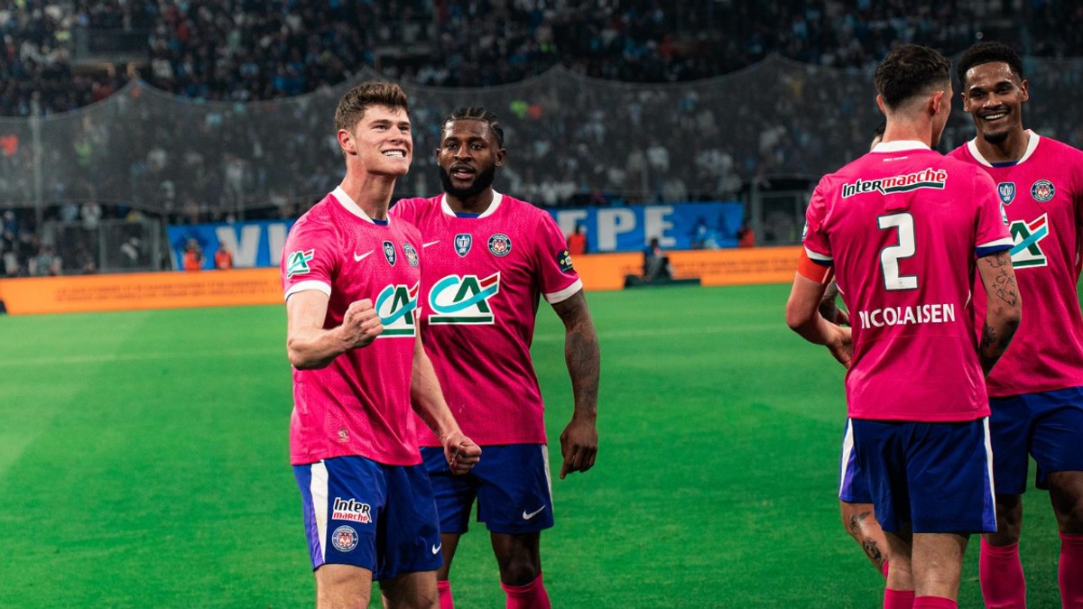 Futbalisti Toulouse oslavujú gól.