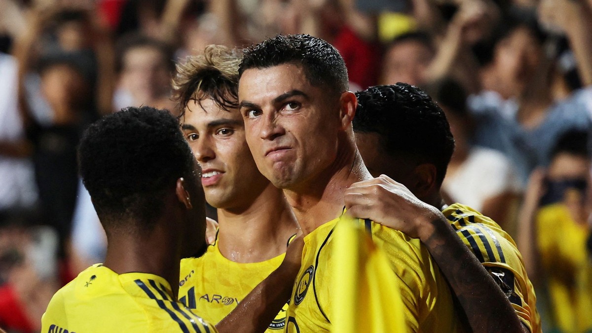 Cristiano Ronaldo sa svojimi spoluhráčmi z klubu Al-Nassr.