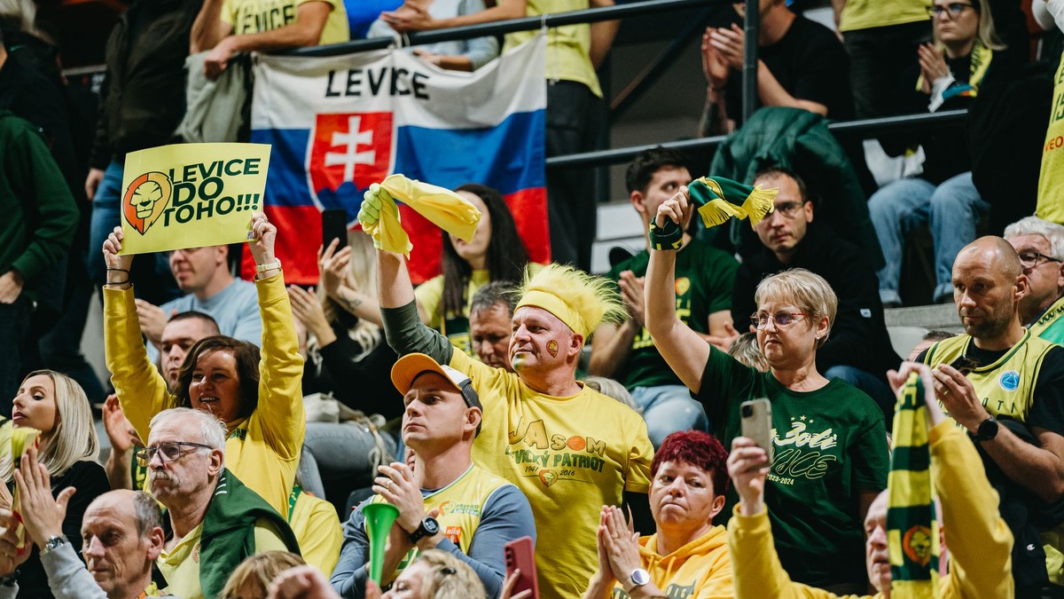 Momentka zo zápasu Patrioti Levice - AEK Atény v Lige majstrov. 