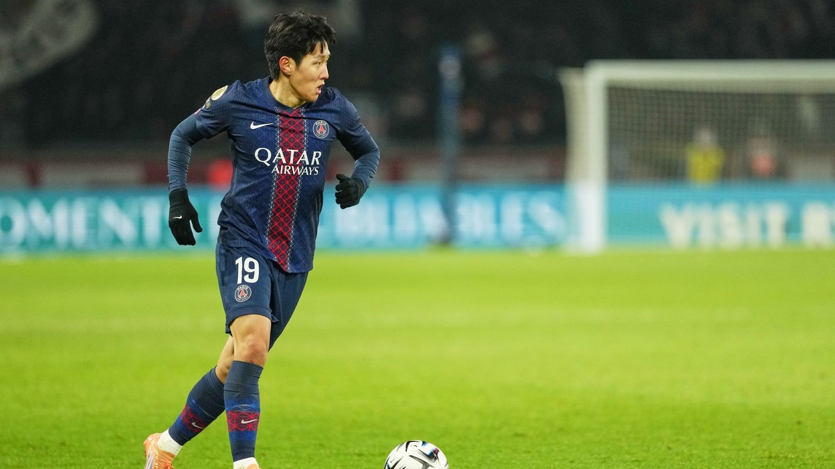 Lee Kang-in v drese PSG