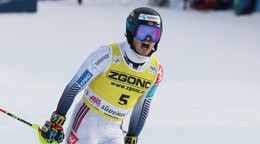 Nór Atle Lie McGrath oslavuje po slalome v Alta Badia.