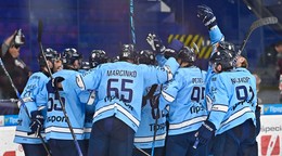 Na snímke radosť hráčov Slovan Bratislava po štvrtom zápase štvrťfinále.