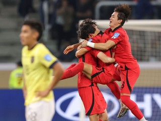 Momentka z osemfinále Ekvádor - Kórejská republika na MS hráčov do 20 rokov.