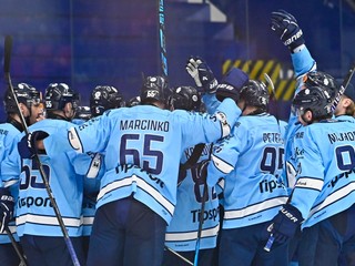 Na snímke radosť hráčov Slovan Bratislava po štvrtom zápase štvrťfinále.