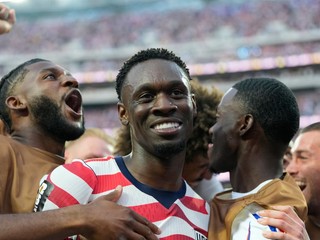 Futbalista USA Folarin Balogun sa raduje z gólu.