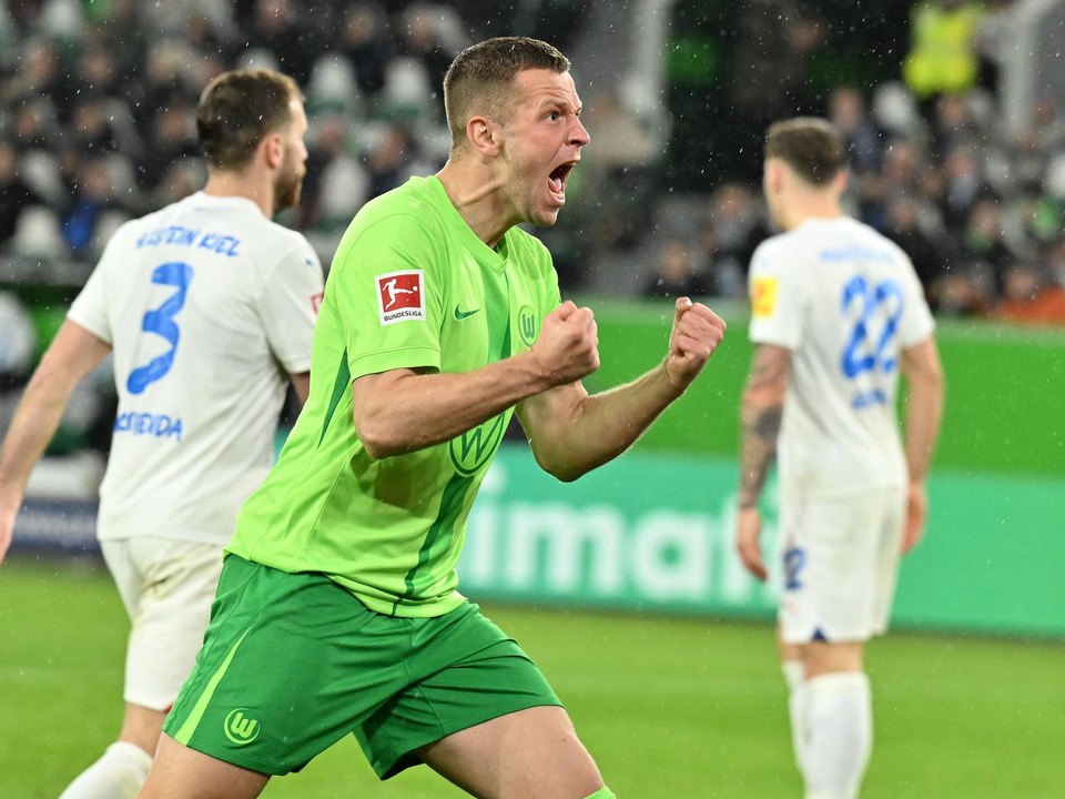 Slovenský futbalista v drese Wolfsburg Denis Vavro.