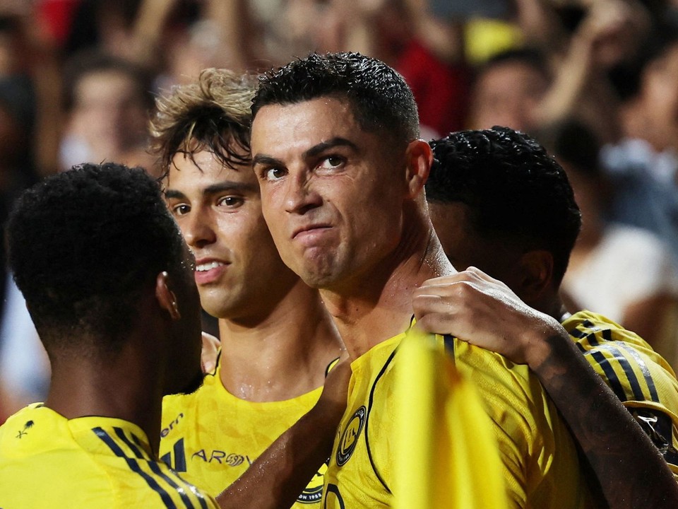 Cristiano Ronaldo sa svojimi spoluhráčmi z klubu Al-Nassr.