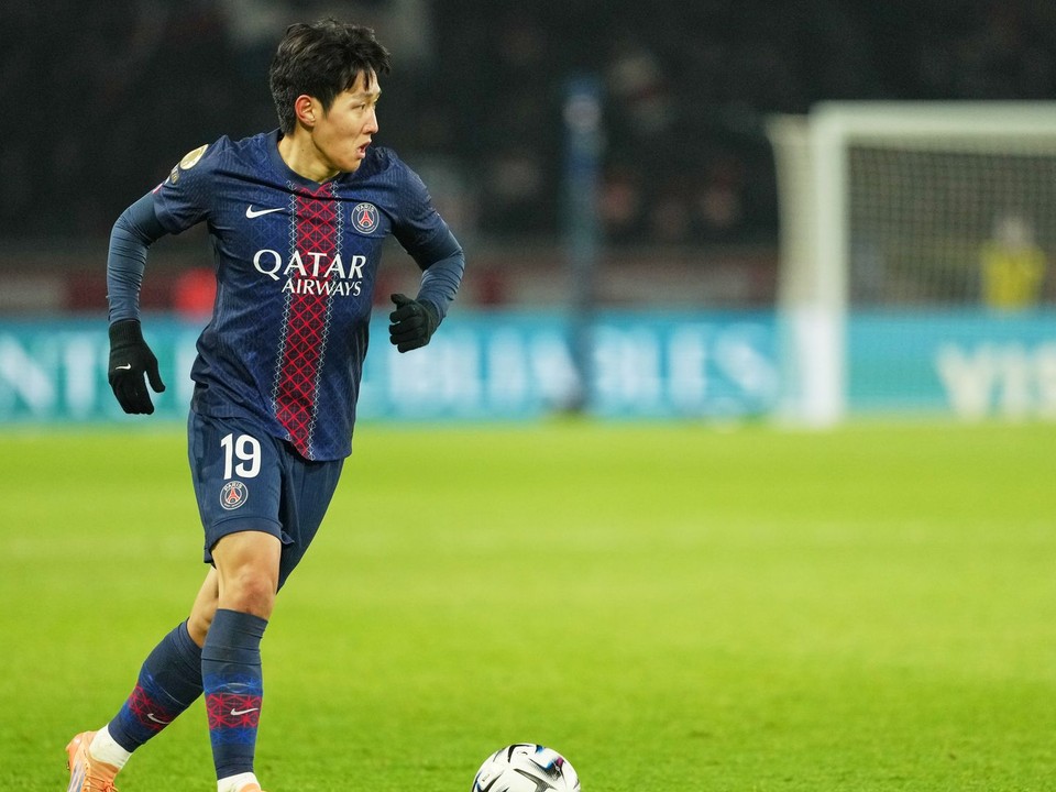 Lee Kang-in v drese PSG