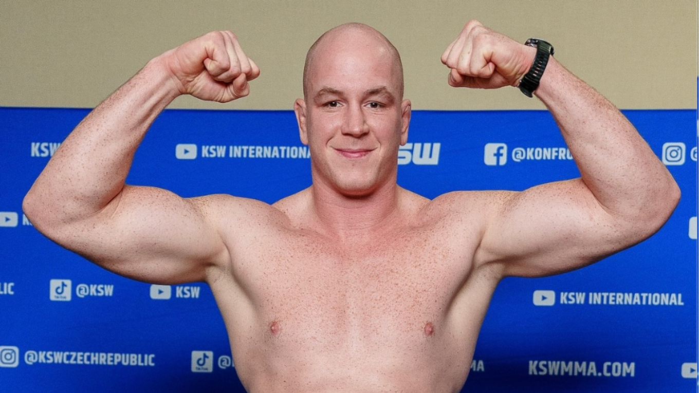 Štefan Vojčák na vážení.