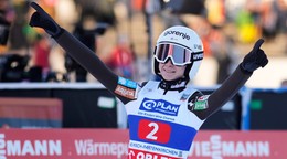 Nika Prevcová oslavuje víťazstvo.