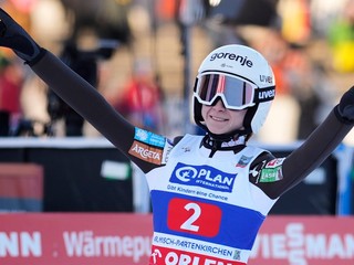 Nika Prevcová oslavuje víťazstvo.