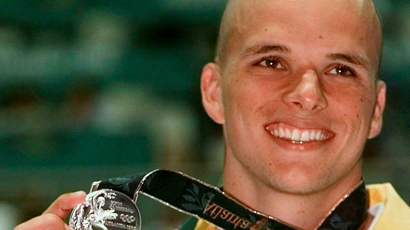 Scott Miller s medailou v plávaní na OH 1996 v Atlante.