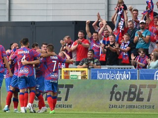 Futbalisti tímu Raków Čenstochová.