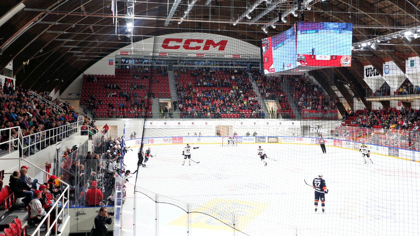 Zrenovovaný hokejový štadión v Banskej Bystrici.