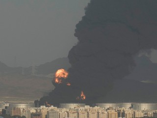 Útok na zásobník ropy v Saudskej Arábii.