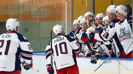 Slovenský hokejista Adam Sýkora sa teší z gólu. 