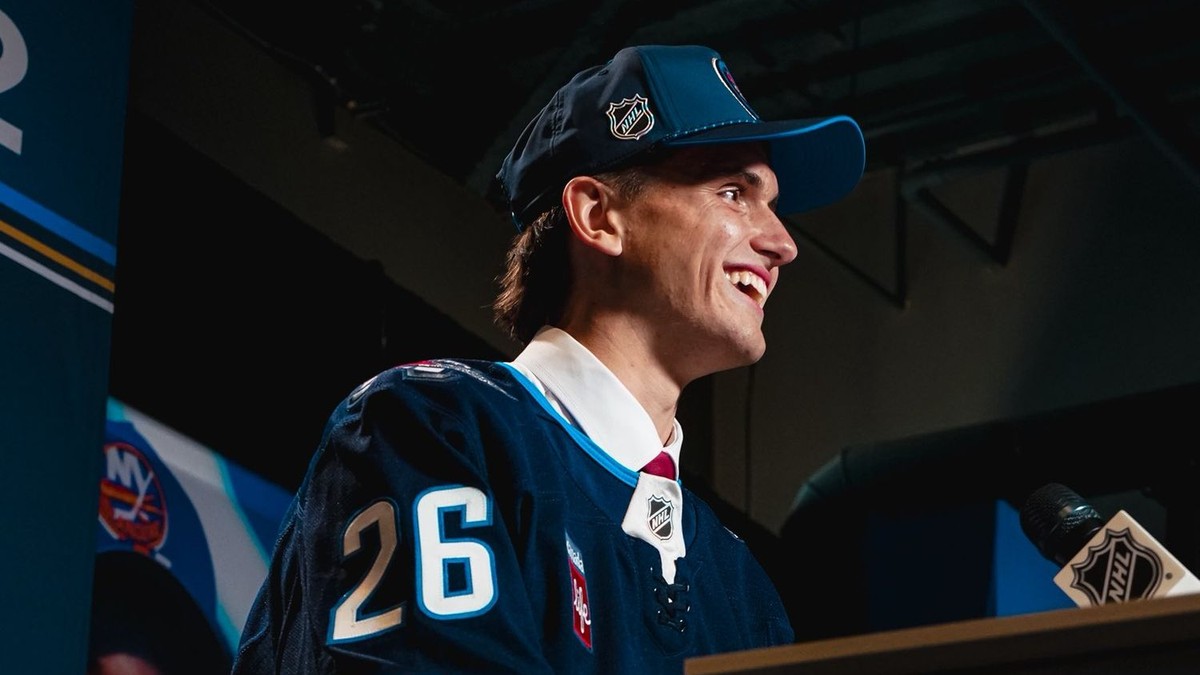 Samuel Hrenák bol draftovaný do NHL klubom Winnipeg Jets. 