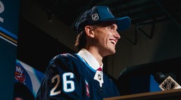 Samuel Hrenák bol draftovaný do NHL klubom Winnipeg Jets. 