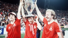 John Robertson (vľavo)