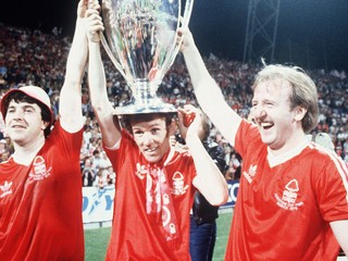 John Robertson (vľavo)