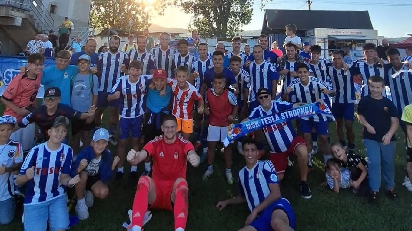 Víťazná fotografia Stropkovčanov po zápase s Vranovom nad Topľou. 