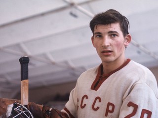 Sovietsky hokejový brankár Vladislav Treťjak.