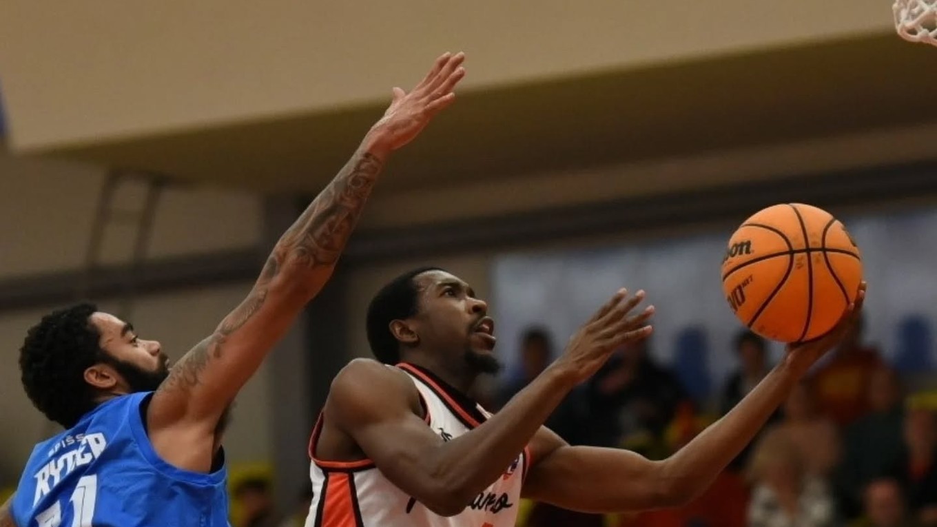 Momentka zo zápasu BC Komárno - Spišskí Rytieri.