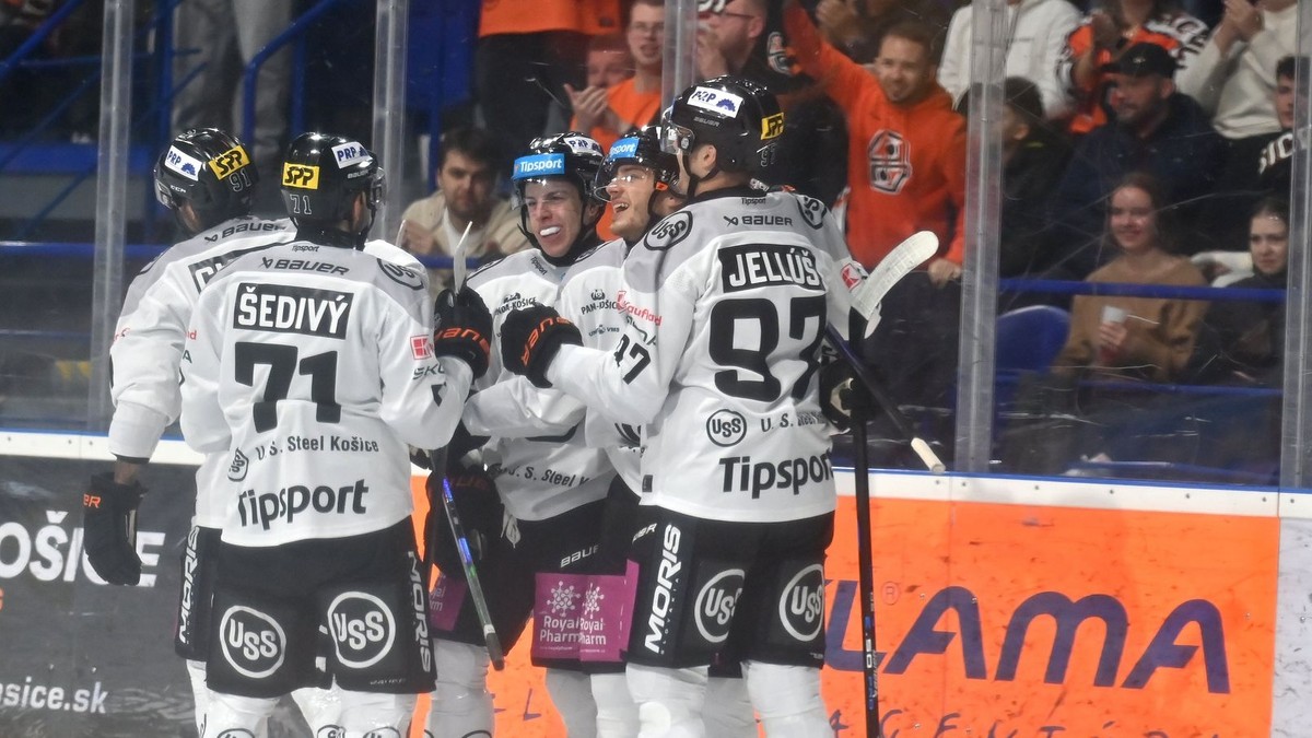 Hráči Košíc sa tešia z gólu v zápase 19. kola hokejovej Tipsport ligy HC Košice - HC Prešov.