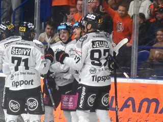 Hráči Košíc sa tešia z gólu v zápase 19. kola hokejovej Tipsport ligy HC Košice - HC Prešov.