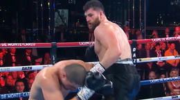 Baláž (vľavo) v súboji s Fisherom.