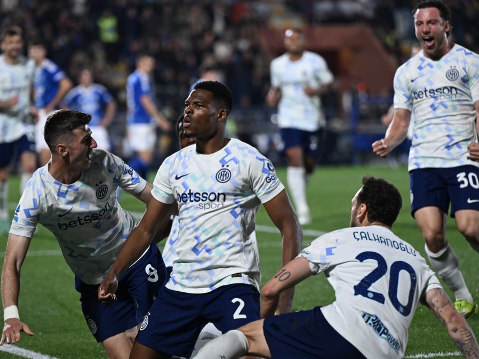 Hráči Interu oslavujú gól