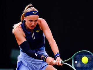 Slovenská tenistka Rebecca Šramková na turnaji WTA v Nottinghame. 