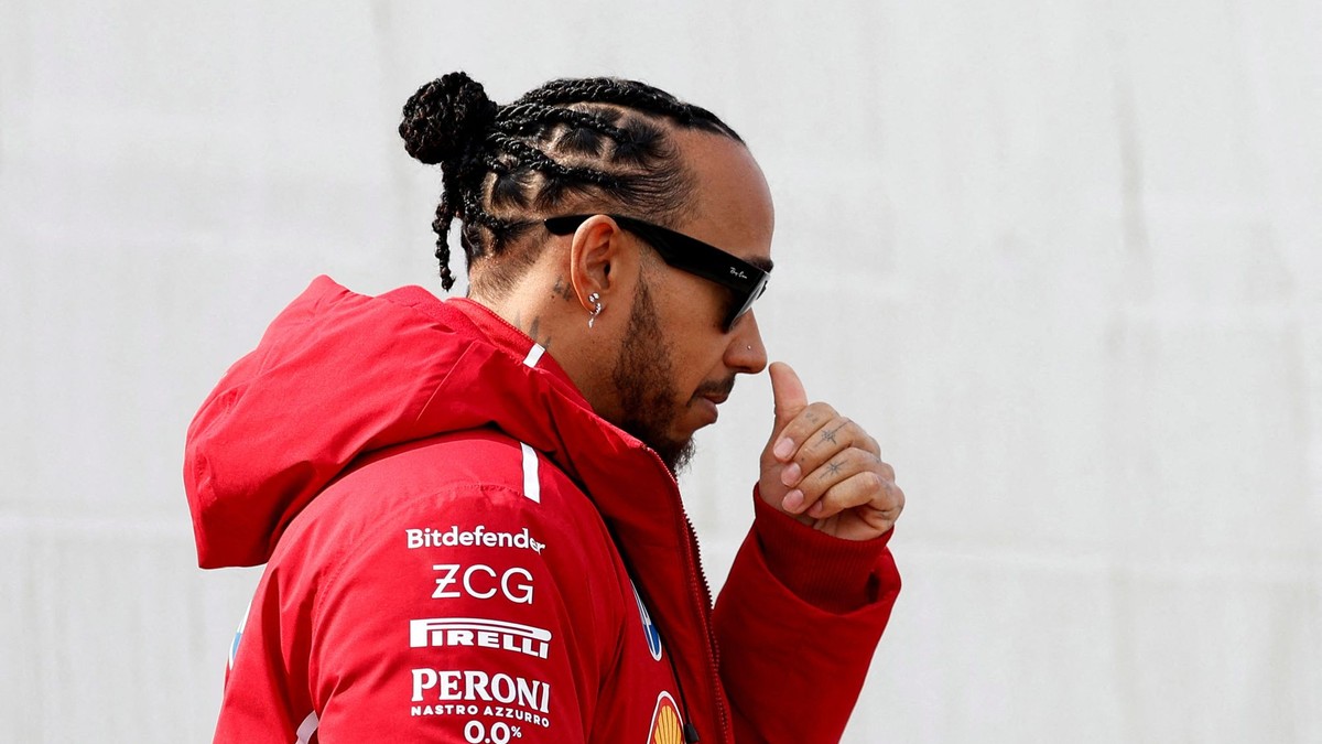 Hamilton si užíva jazdu v monoposte Ferrari: Každým kolom sa dozvedám viac, zvykáme si na seba