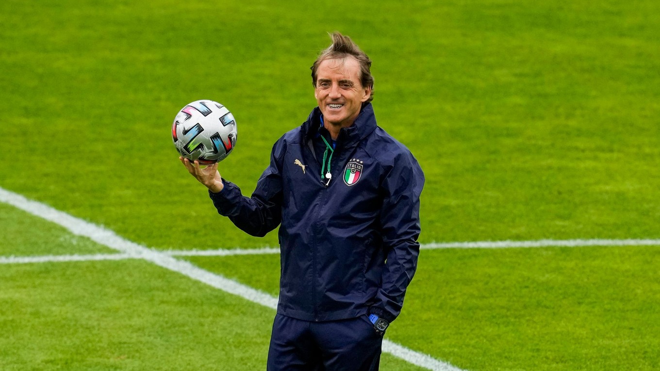 Tréner Roberto Mancini.