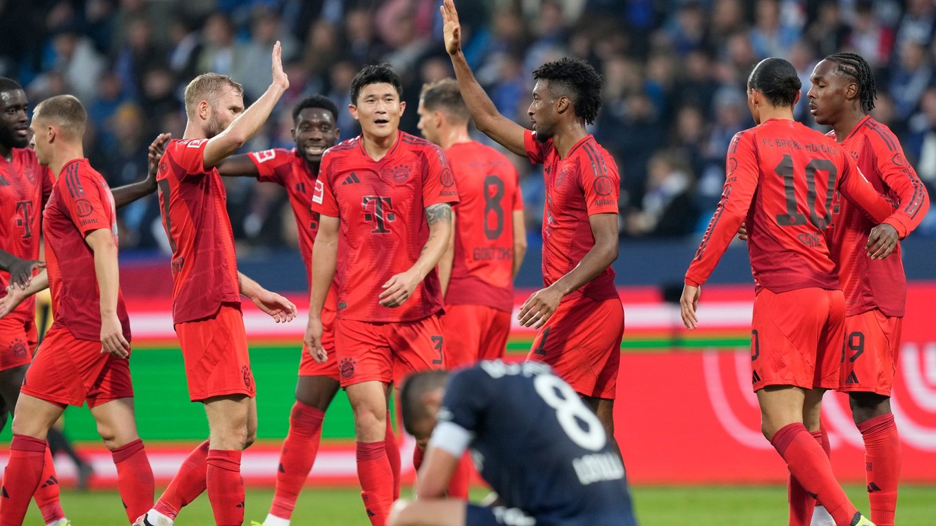 Hráči Bayern Mníchov sa radujú po výhre nad VfL Bochum v zápase 8. kola Bundesligy.