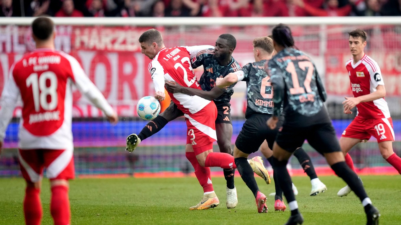 Momentka zo zápasu Union Berlín - Bayern Mníchov v 26. kole Bundesligy.