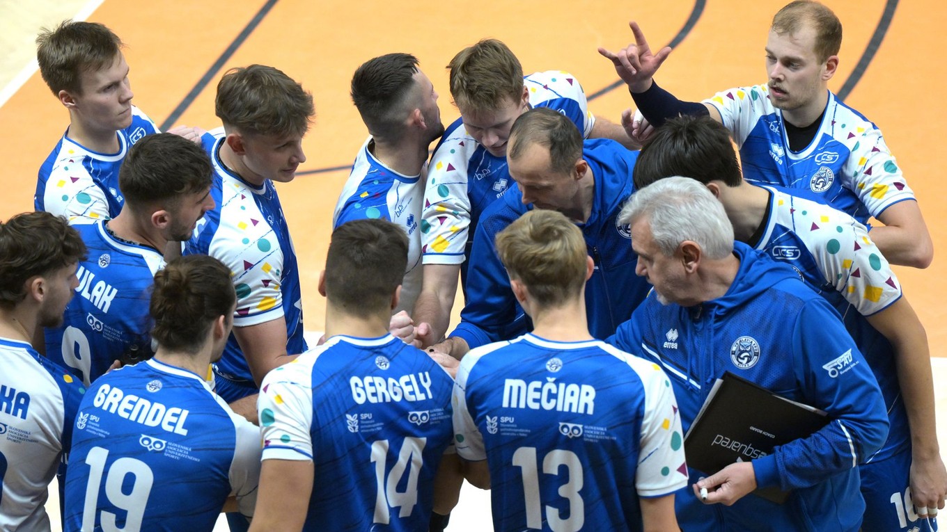 Hráči Nitry počas 5. kola volejbalovej Niké extraligy mužov VK MIRAD UNIPO Prešov - VK Slávia SPU Nitra.