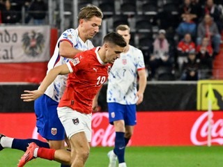 Christoph Baumgartner (vľavo) a Sander Berge počas zápasu Rakúsko - Nórsko. 