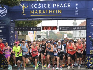 Na snímke štart pretekárov polmaratónu počas 102. ročníka Medzinárodného maratónu mieru (MMM) v Košiciach.