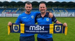 Vpravo riaditeľ klubu MŠK Moldava nad Bodvou Tibor Podracki s trénerom Patrikom Gracerom.